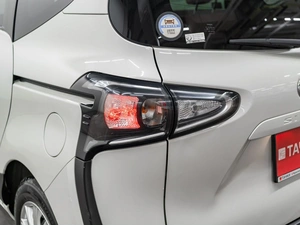 Минивэн Toyota Sienta 2021 года, 1640000 рублей, Красноярск