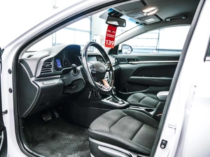 Седан Hyundai Elantra 2019 года, 1579000 рублей, Красноярск