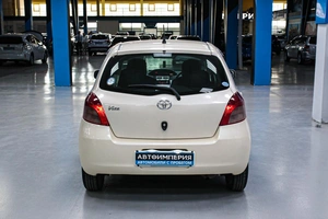 Хетчбэк Toyota Vitz 2006 года, 578000 рублей, Солонцы