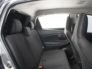 Хетчбэк Toyota Vitz 2017 года, 960000 рублей, Омск