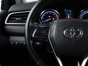 Седан Toyota Camry 2018 года, 2597077 рублей, Москва