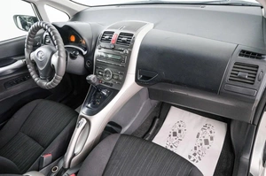 Хетчбэк Toyota Auris 2007 года, 729000 рублей, Красноярск