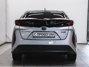 Лифтбек Toyota Prius 2017 года, 2080000 рублей, Красноярск