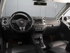 Внедорожник Volkswagen Tiguan 2011 года, 1290000 рублей, Омск