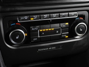 Хетчбэк Volkswagen Golf 2011 года, 949000 рублей, Воронеж