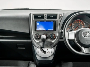 Хетчбэк Toyota Ractis 2011 года, 1080000 рублей, Красноярск