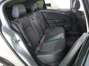 Седан Opel Astra 2011 года, 589000 рублей, Воронеж