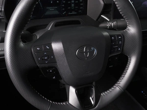 Седан Toyota Camry 2025 года, 3766000 рублей, Красный Пахарь