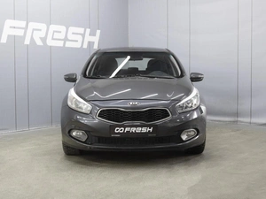 Хетчбэк Kia Ceed 2013 года, 1110000 рублей, Омск