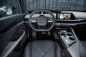 Лифтбек Changan UNI-V 2023 года, 2350000 рублей, Красноярск