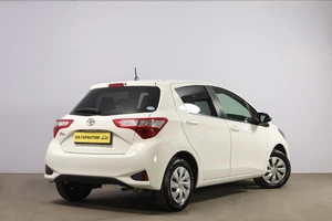 Хетчбэк Toyota Vitz 2018 года, 1199000 рублей, Новосибирск