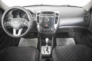 Хетчбэк Kia Ceed 2011 года, 899000 рублей, Кемерово