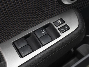 Хетчбэк Nissan Tiida 2011 года, 660000 рублей, Омск