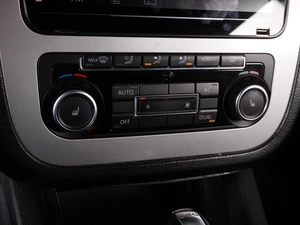 Хетчбэк Volkswagen Scirocco 2011 года, 878000 рублей, Красный Пахарь