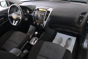 Хетчбэк Kia Ceed 2011 года, 629000 рублей, Омск