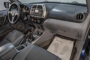 Внедорожник Toyota RAV4 2003 года, 829000 рублей, Челябинск