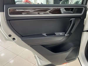 Внедорожник Volkswagen Touareg 2011 года, 1997000 рублей, Солонцы