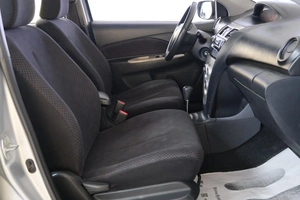 Седан Toyota Yaris 2007 года, 559000 рублей, Омск