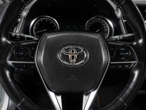 Седан Toyota Camry 2018 года, 2699000 рублей, Тюмень