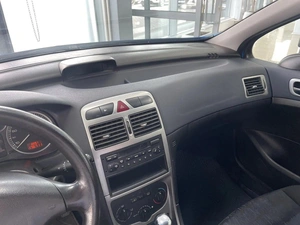 Хетчбэк Peugeot 307 2003 года, 300000 рублей, Красноярск
