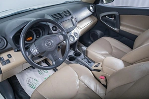 Внедорожник Toyota RAV4 2011 года, 1799000 рублей, Томск