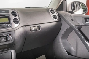 Внедорожник Volkswagen Tiguan 2010 года, 1179000 рублей, Томск