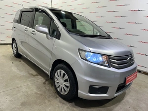 Минивэн Honda Freed 2010 года, 995000 рублей, Красноярск