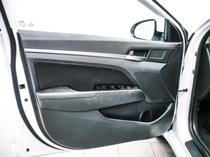 Седан Hyundai Elantra 2019 года, 1579000 рублей, Красноярск