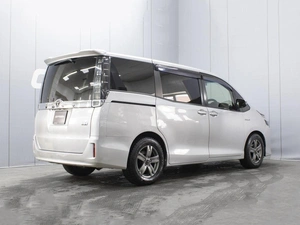 Минивэн Toyota Voxy 2014 года, 1730000 рублей, Омск