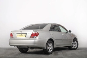 Седан Toyota Camry 2005 года, 759000 рублей, Томск