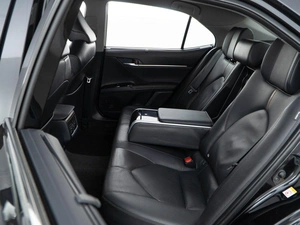 Седан Toyota Camry 2018 года, 2997444 рублей, Москва