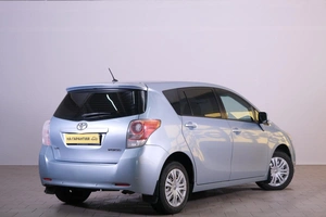 Минивэн Toyota Verso 2009 года, 919000 рублей, Омск
