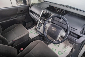 Минивэн Toyota Noah 2011 года, 1479000 рублей, Томск