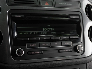 Внедорожник Volkswagen Tiguan 2012 года, 1339000 рублей, Тюмень