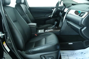 Седан Toyota Camry 2017 года, 2489000 рублей, Омск