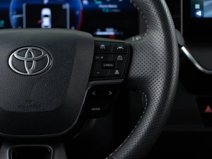 Седан Toyota Camry 2024 года, 3798999 рублей, Москва