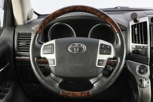 Внедорожник Toyota Land Cruiser 2013 года, 4199000 рублей, Новосибирск