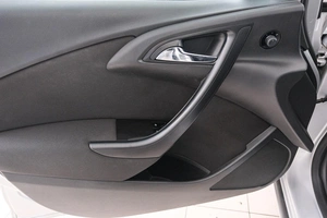 Хетчбэк Opel Astra 2012 года, 899000 рублей, Красноярск