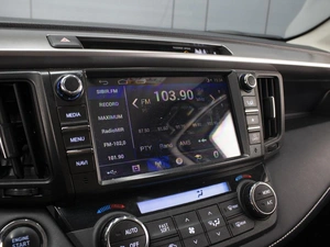 Внедорожник Toyota RAV4 2017 года, 2790000 рублей, Омск