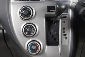 Хетчбэк Toyota Ractis 2005 года, 499000 рублей, Новосибирск