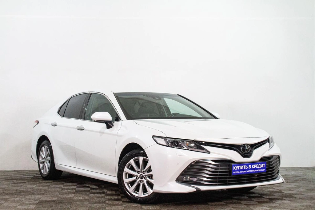 Седан Toyota Camry 2019 года, 3099000 рублей, Сургут