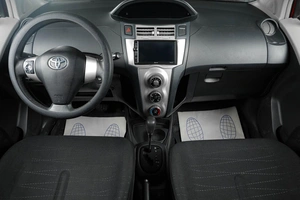 Хетчбэк Toyota Yaris 2008 года, 589000 рублей, Тюмень