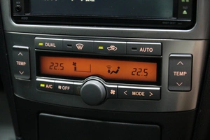 Универсал Toyota Avensis 2008 года, 988000 рублей, Солонцы