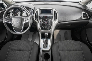 Хетчбэк Opel Astra 2012 года, 649000 рублей, Барнаул