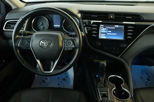 Седан Toyota Camry 2018 года, 2889000 рублей, Омск