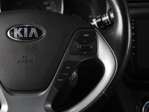 Седан Kia Rio 2015 года, 1200000 рублей, Омск