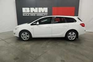 Универсал Opel Astra 2012 года, 995000 рублей, Курск