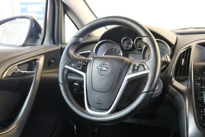 Хетчбэк Opel Astra 2012 года, 829000 рублей, Омск