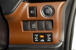 Минивэн Toyota Esquire 2015 года, 2319000 рублей, Тюмень