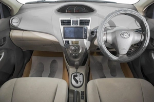 Седан Toyota Belta 2011 года, 1059000 рублей, Барнаул